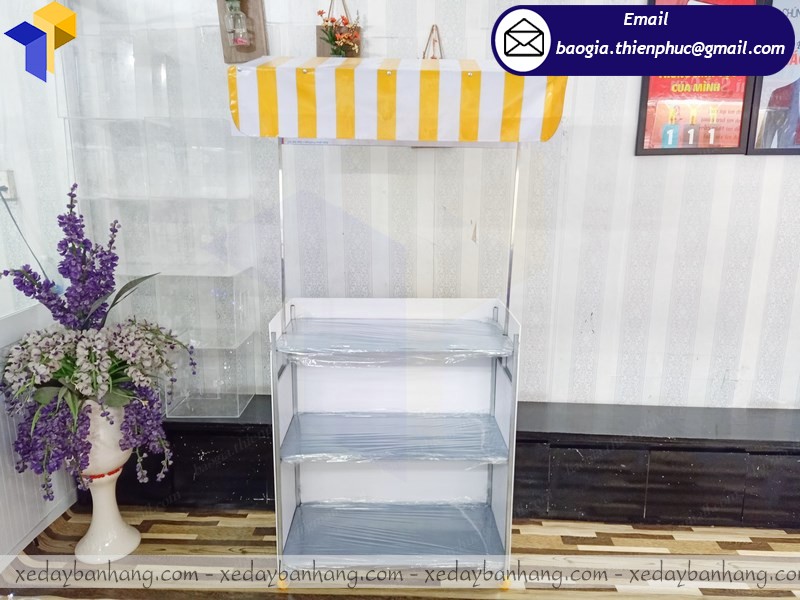 quầy xe lắp ráp bán cam ép