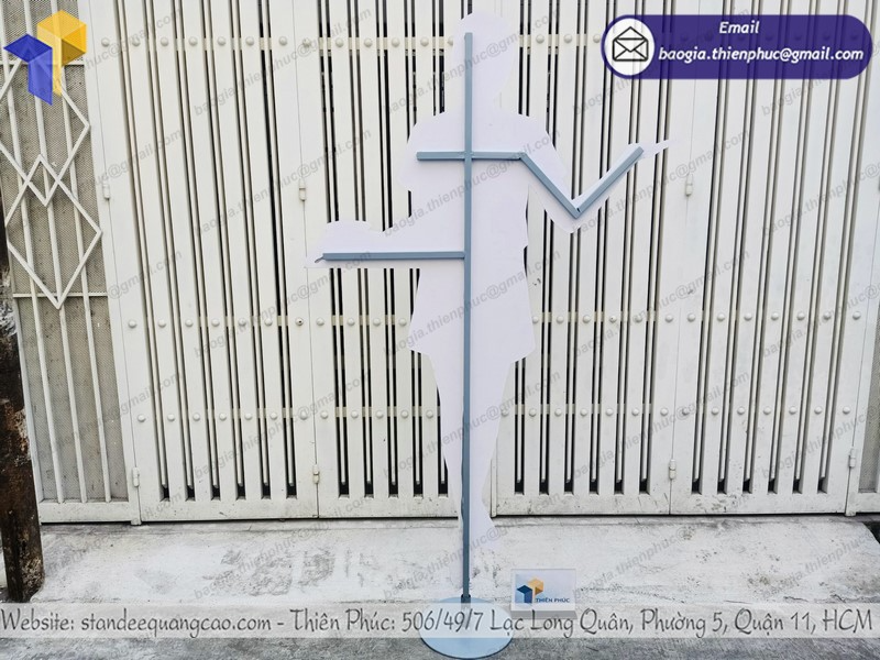 bảng hiệu quảng cáo hình người