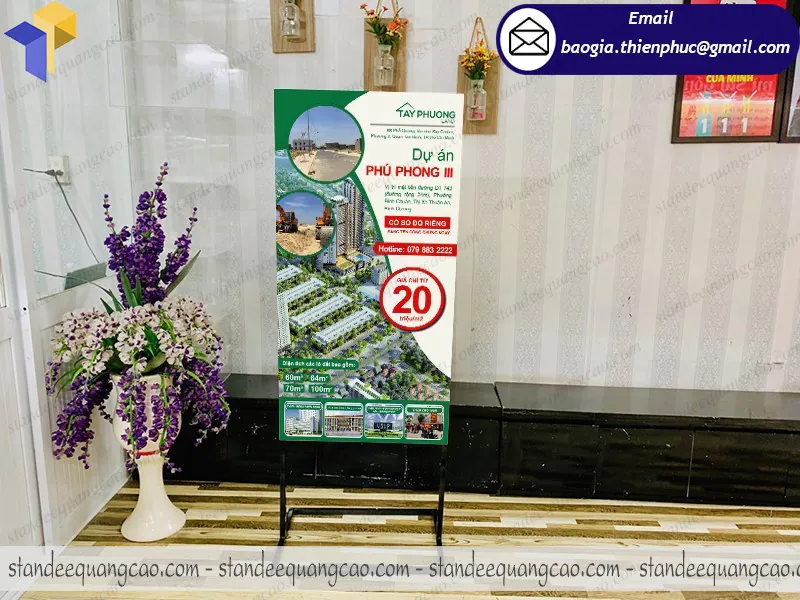 báo giá standee 2 mặt chân sắt ngoài trời