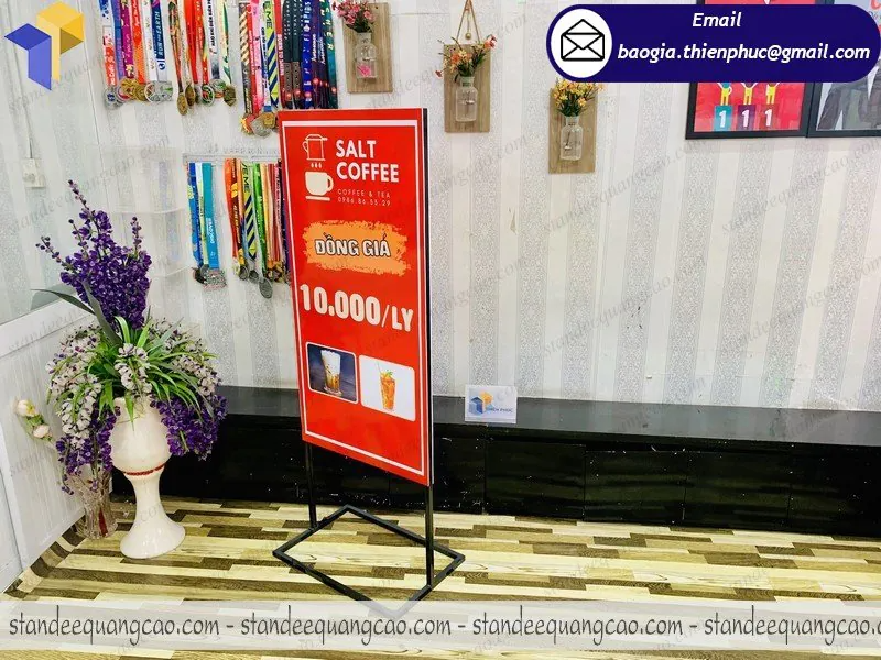 báo giá standee quảng cáo quán cafe