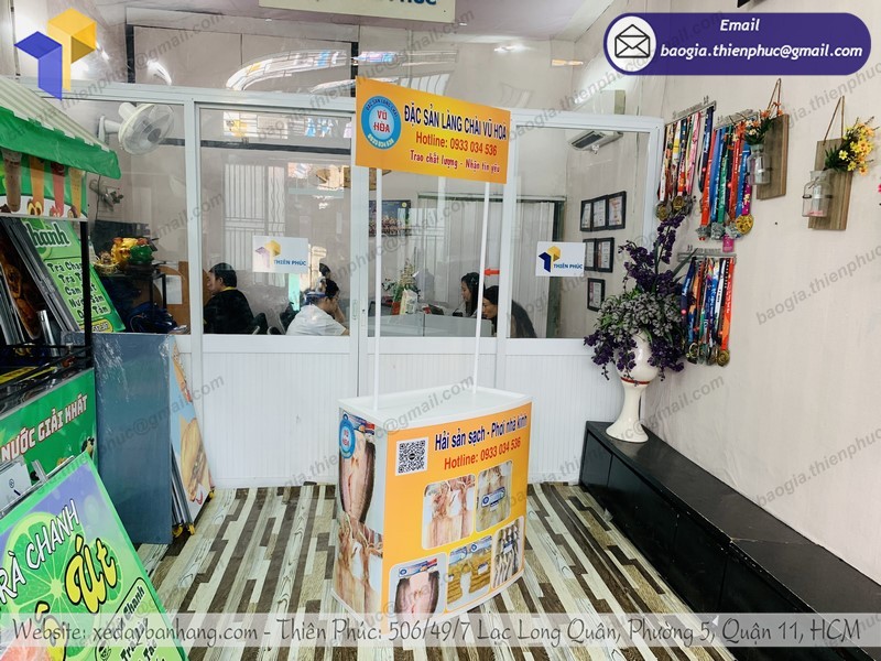 quầy nhựa quảng cáo hải sản uy tín