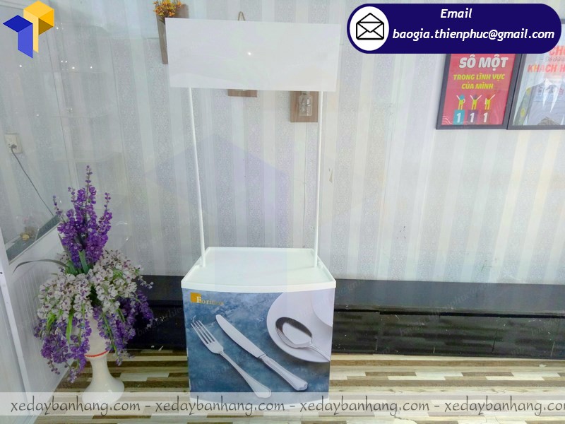 thiết kế booth nhựa siêu thị