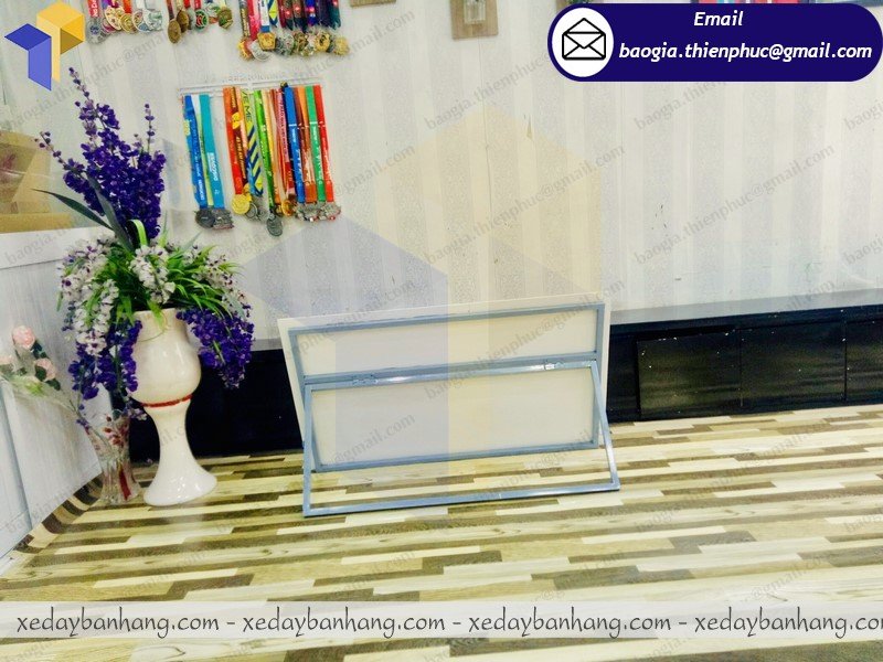 cung cấp standee khung sắt quảng cáo số lượng lớn