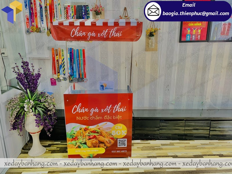 gia công quầy đồ ăn vặt gấp gọn