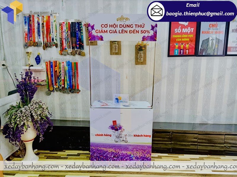 kệ bán hàng bằng sắt
