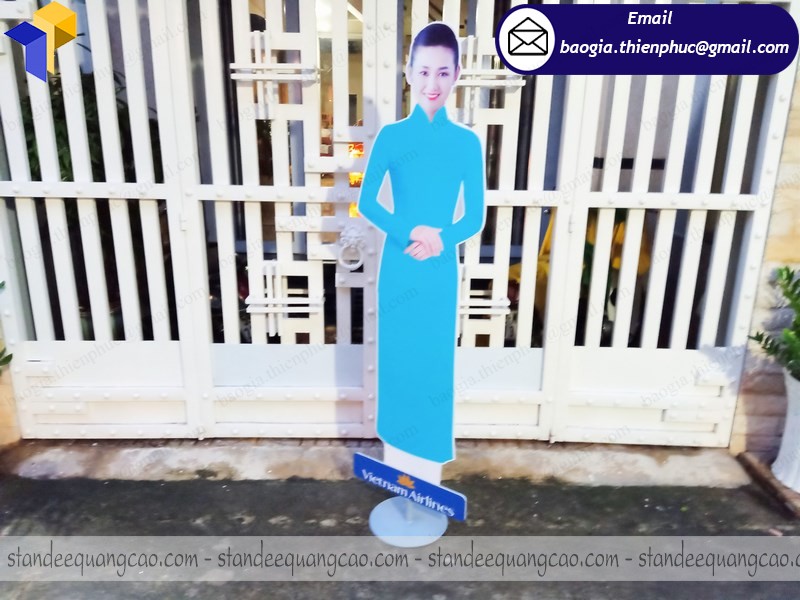 In standee hình người tphcm