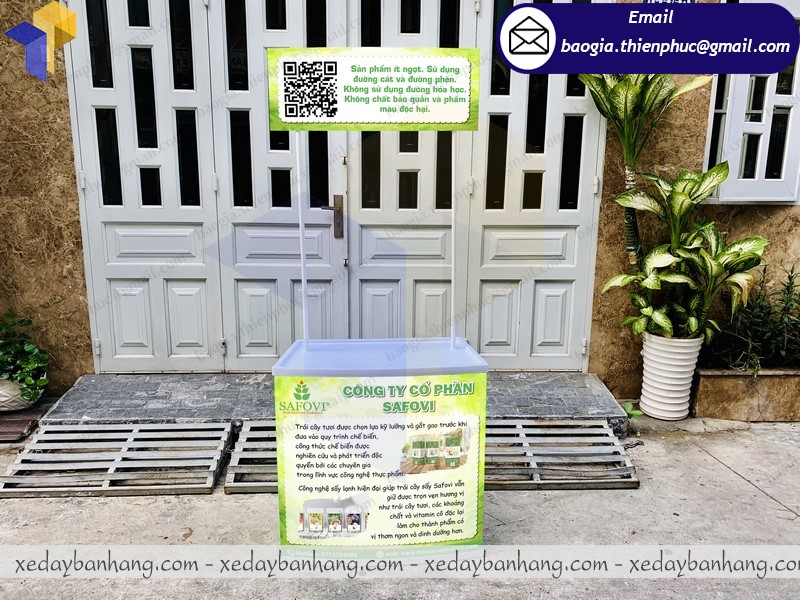 mẫu booth nhựa bán trái cây sấy đẹp