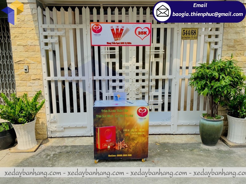 mẫu quầy sampling sắt bán trầm hương giá rẻ