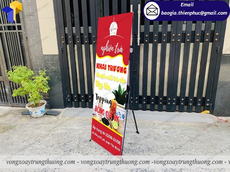 mẫu standee x khai trương quán trà sữa đẹp
