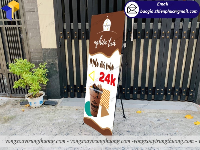 mẫu standee x khai trương quán trà sữa đẹp