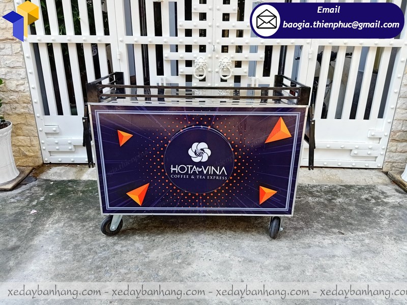 xe sắt bán cà phê không mái
