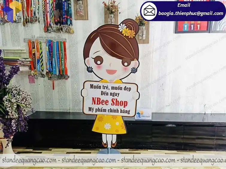 mô hình standee hoạt hình giá rẻ