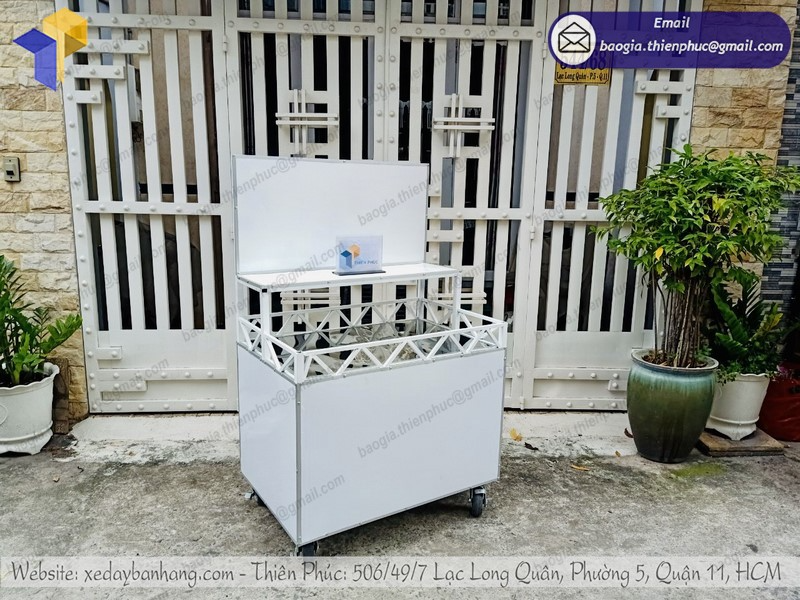 mô hình xe bán trà sữa màu trắng