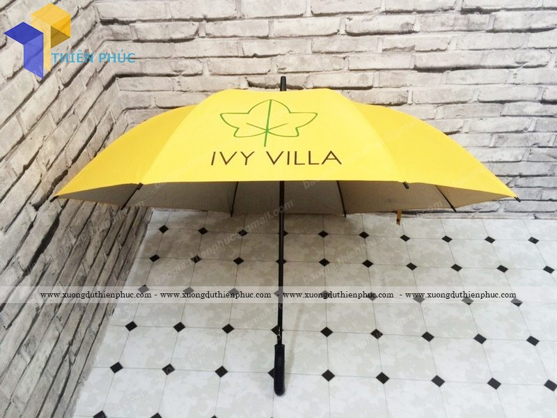 mua dù cầm tay in logo giá rẻ