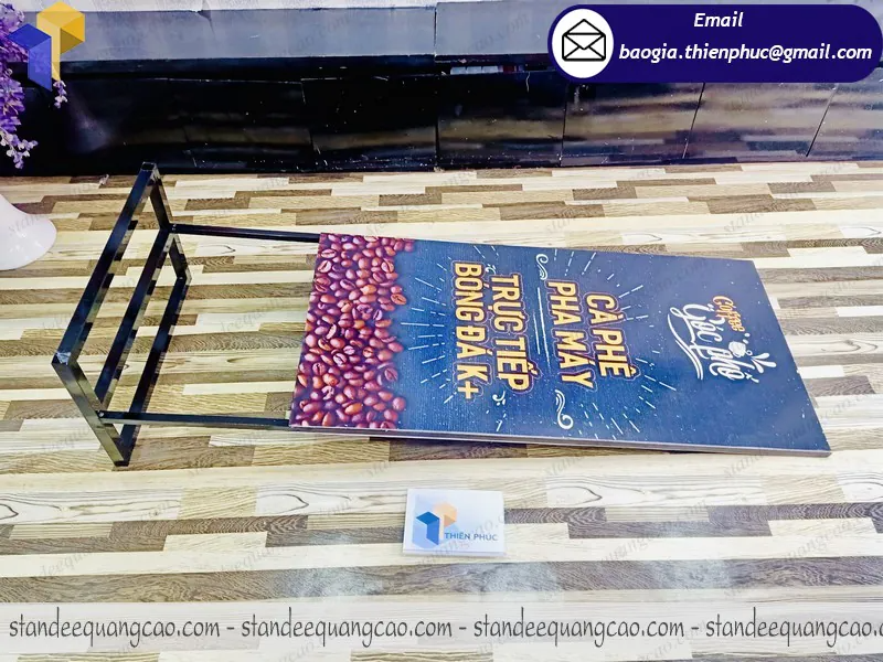 mua standee quảng cáo khung sắt