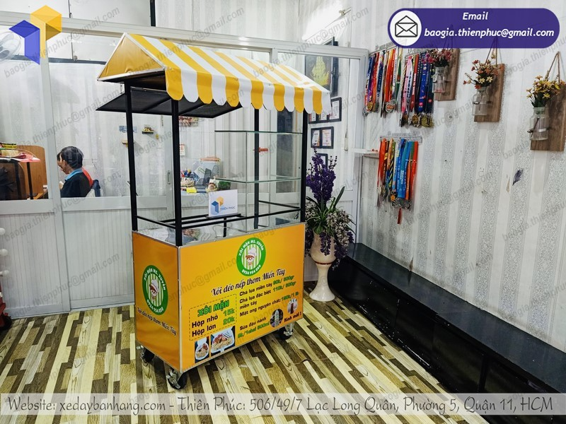 mua xe sắt bán xôi vỉa hè