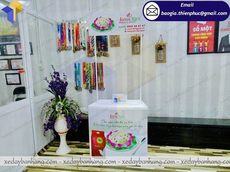 nơi bán booth nhựa phát gạo từ thiện