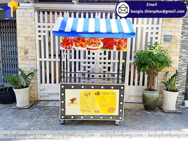 xe đẩy bán đồ ăn vặt