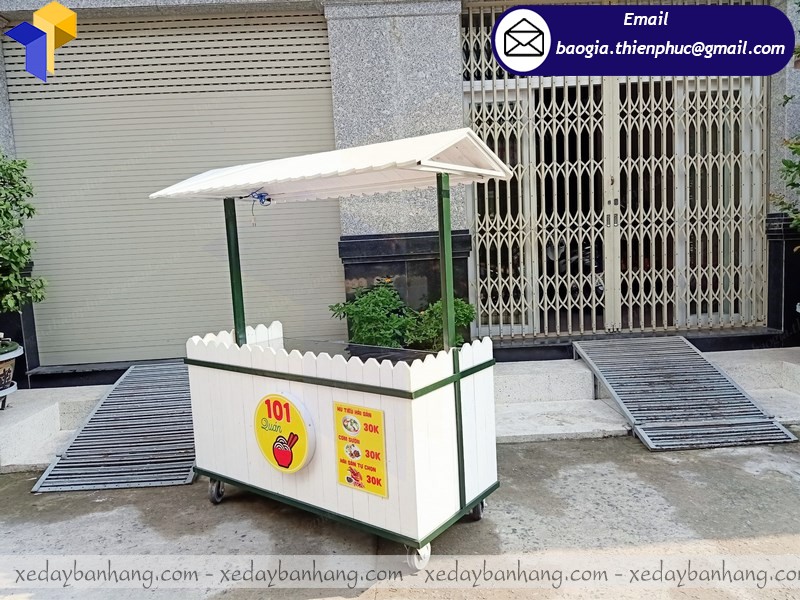 quầy bán cơm bằng gỗ