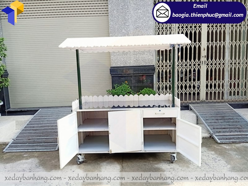 quầy gỗ bán cơm