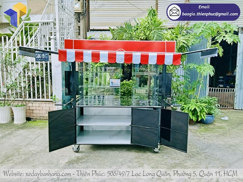 quầy sắt lớn bán đồ ăn