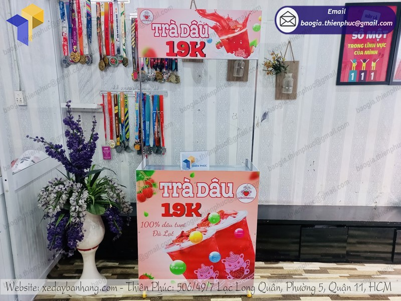 quầy sinh tố trà dâu nhỏ gọn di động