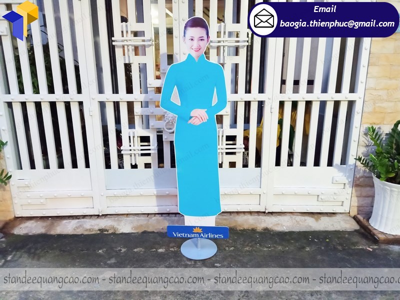 In standee hình người tphcm