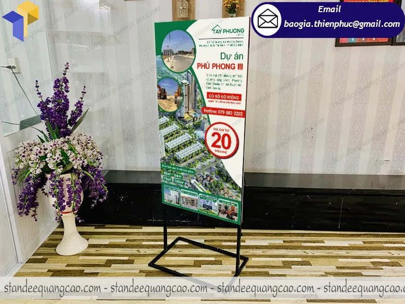 standee 2 mặt chân sắt ngoài trời đẹp