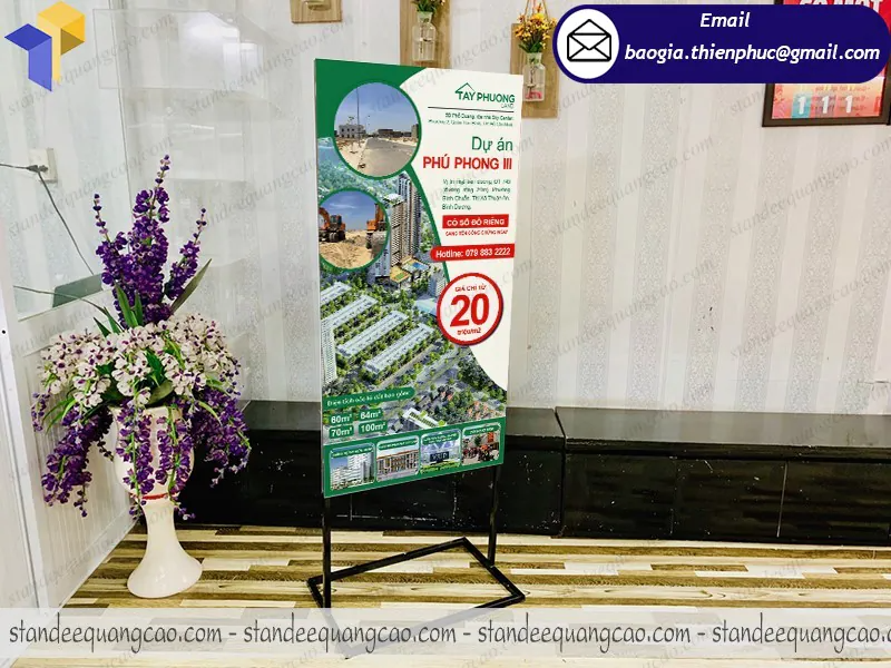 standee 2 mặt chân sắt ngoài trời
