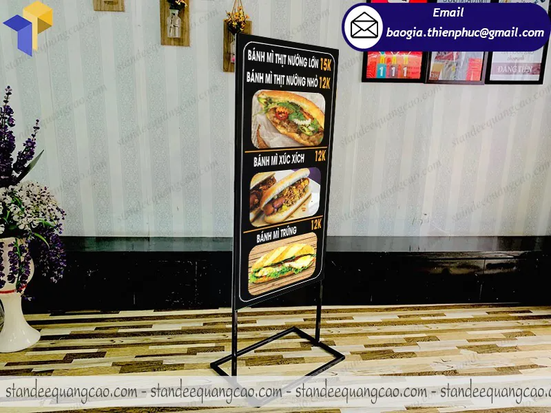 standee chân khung sắt giá rẻ