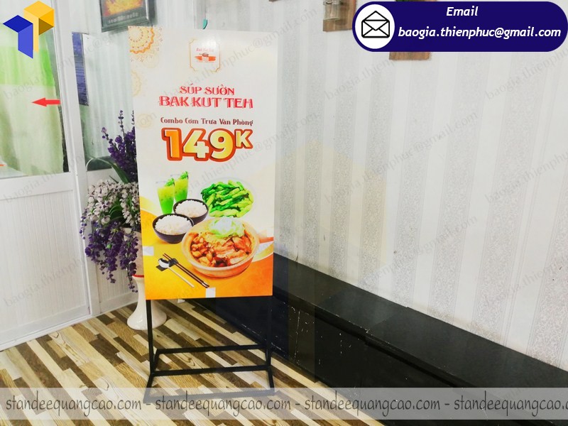 thiết kế standee 2 mặt phú quốc
