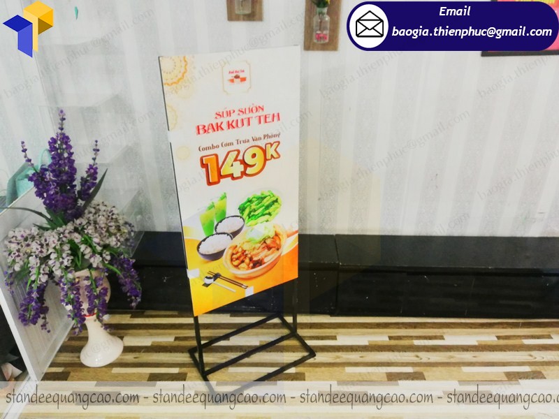 thiết kế standee 2 mặt ở nha trang