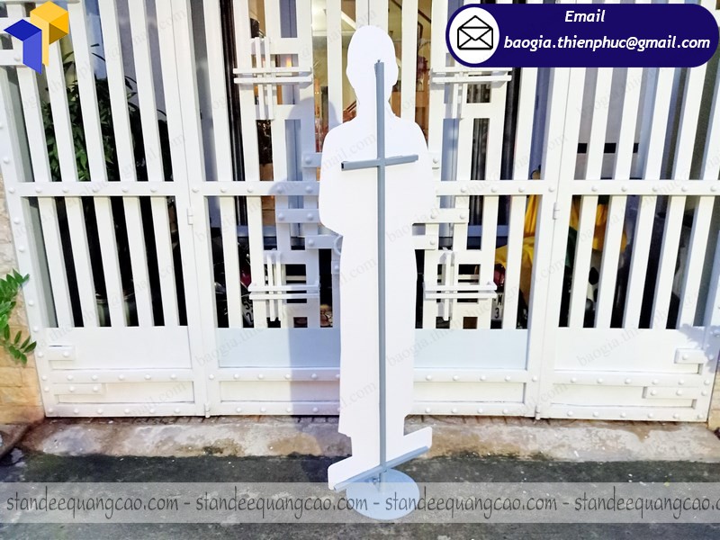 In standee hình người tphcm