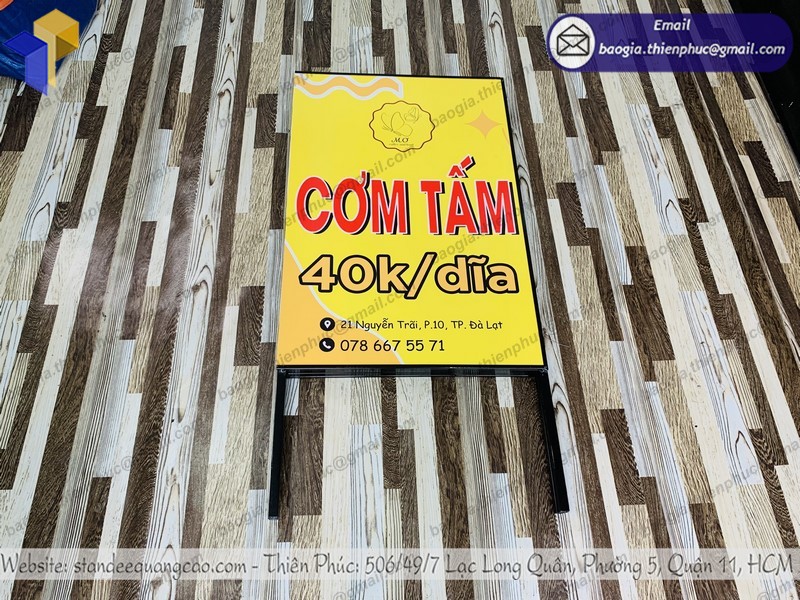 standee quảng cáo chân sắt chữ A đẹp