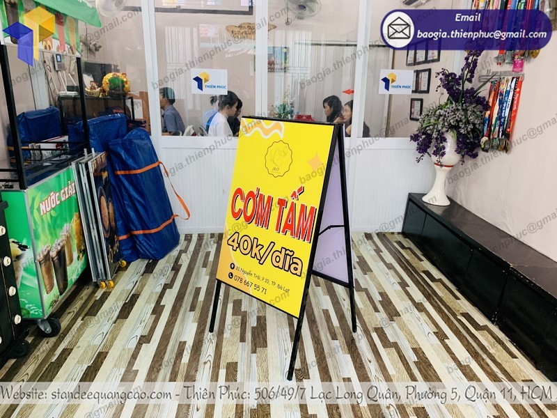 standee quảng cáo chân sắt chữ A rẻ