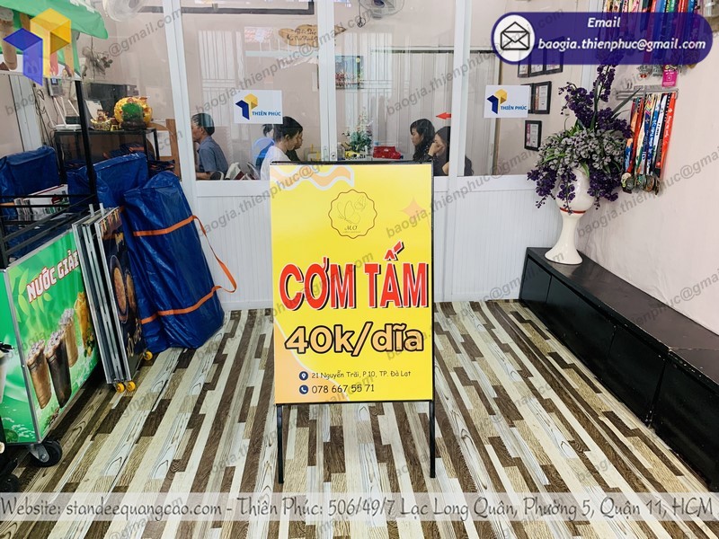 standee quảng cáo chân sắt chữ A uy tín