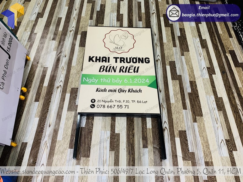 standee quảng cáo chữ A