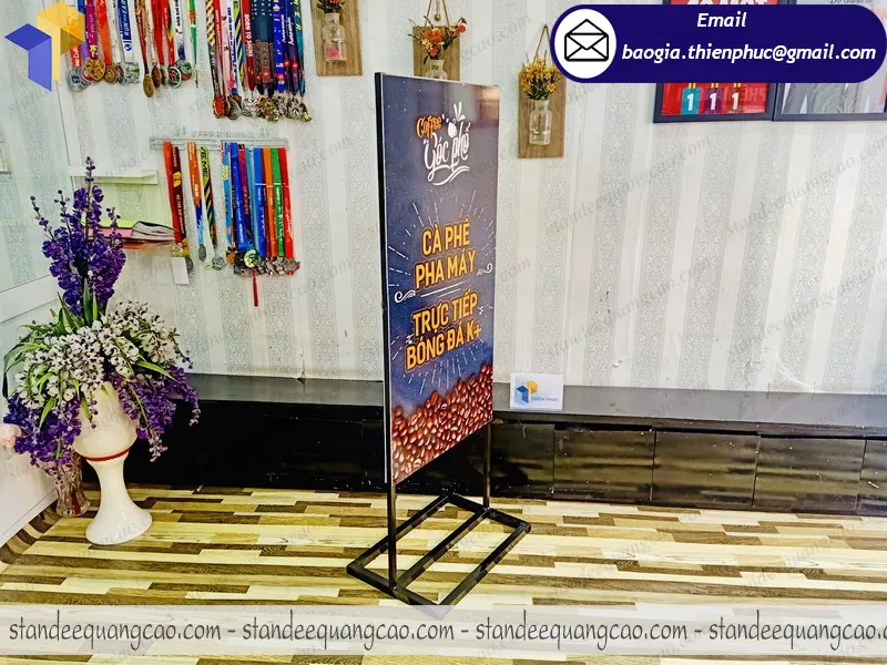standee quảng cáo khung sắt