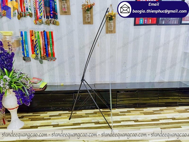 standee x quảng cáo sản phẩm giá bao nhiêu