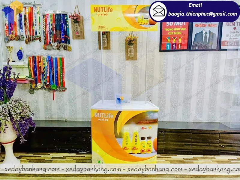 thiết kế booth nhựa bán hàng lưu động