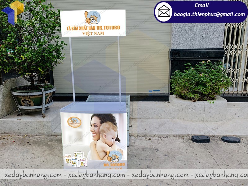 thiết kế booth nhựa quảng cáo tả theo yêu cầu