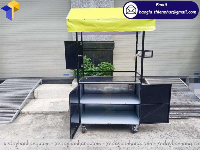giá xe sắt bán cà phê lòng lề đường