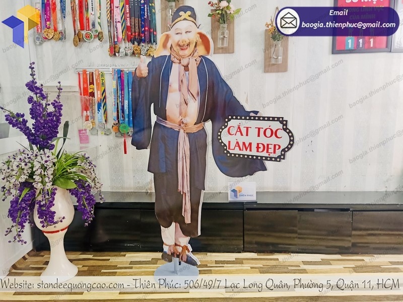 thiết kế standee quảng cáo mô hình độc lạ