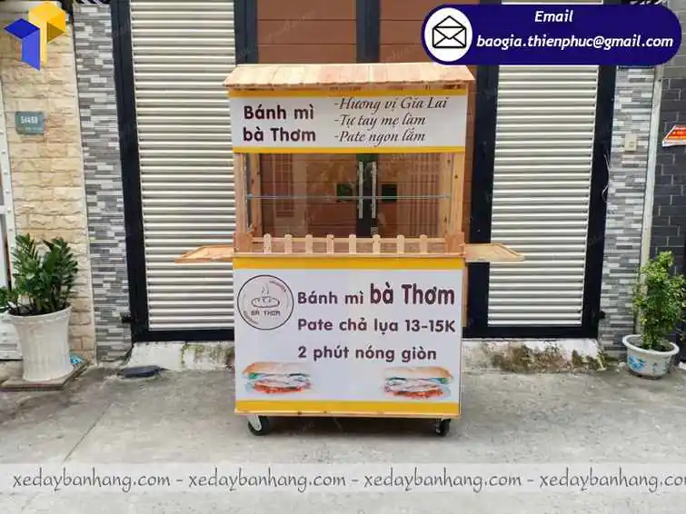 tủ gỗ bán bánh mì vỉa hè quận 12