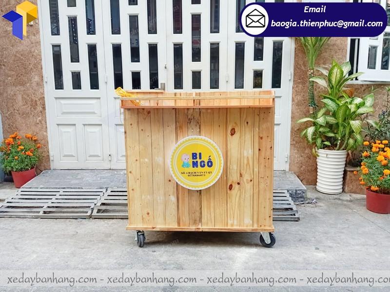 tủ gỗ bán cà phê lưu động