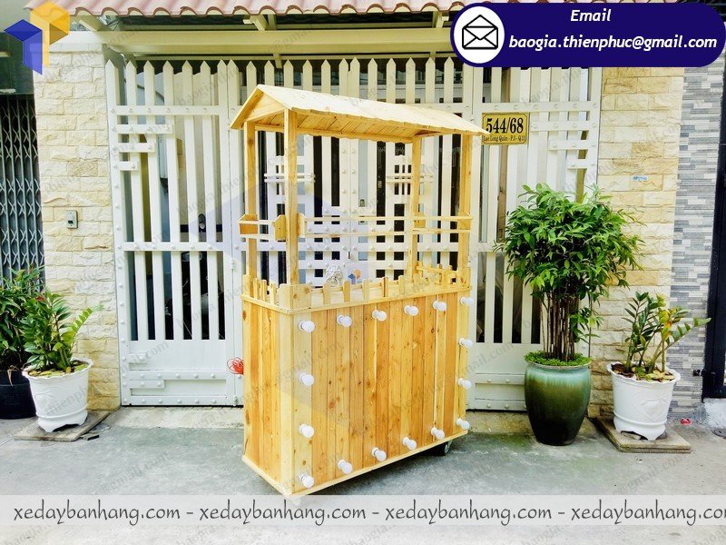 tủ gỗ bán nước cam lưu động