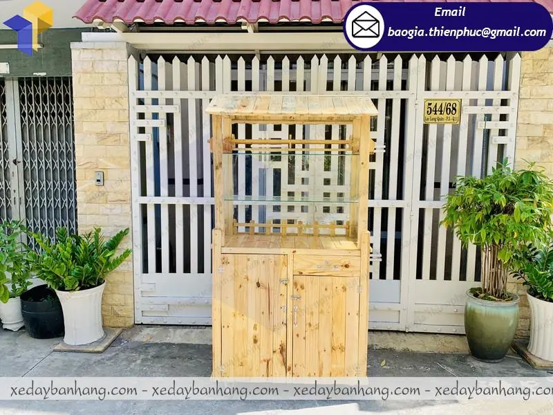 xe bán bánh mì kịp thịt nướng