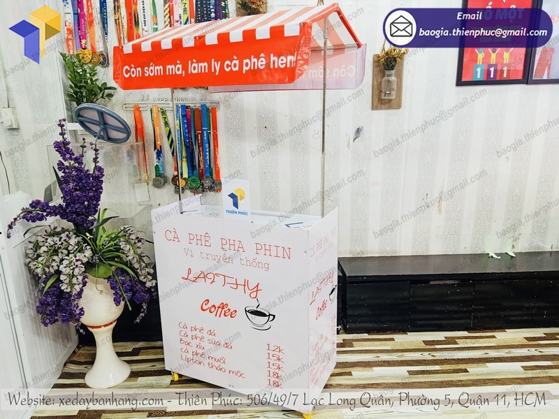 xe bán nước vỉa hè bền bỉ