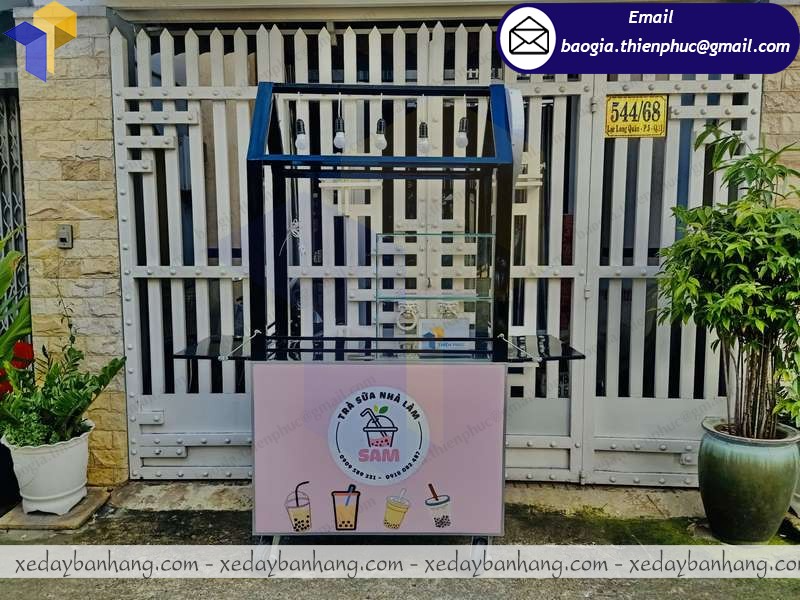 xe bán trà sữa màu hồng