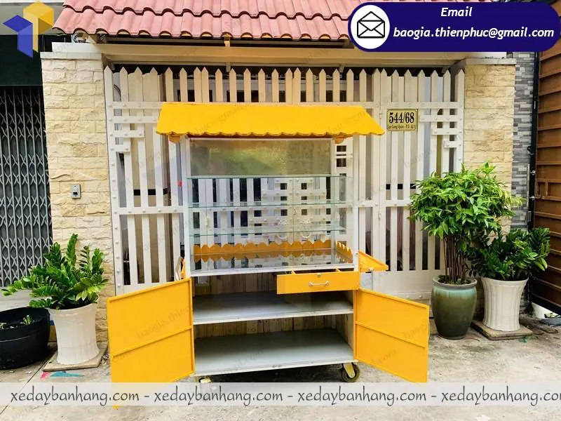 xe bán xôi mặn vỉa hè